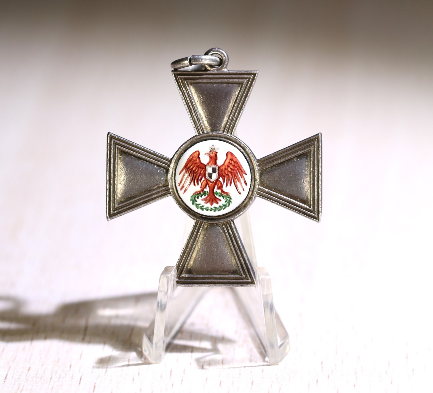 大猫徽章拍卖 第231期  帝德四级红鹰第三版 克里米亚战争事情 1850-1860年间颁发，此章是授予沙俄外事人员的特殊版本，极为稀少