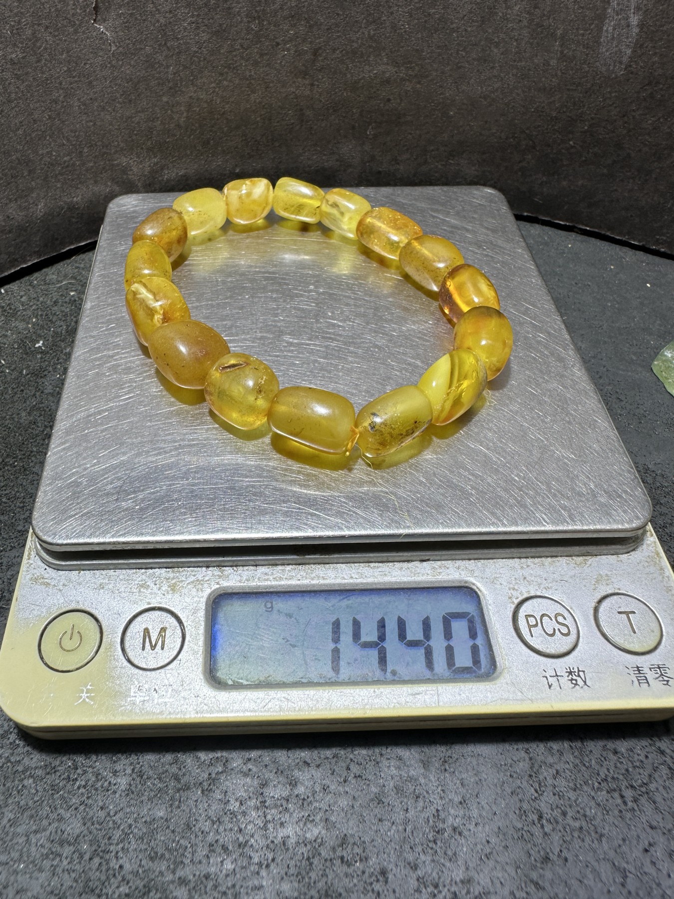 天然乌克兰蜜蜡随形手串1条