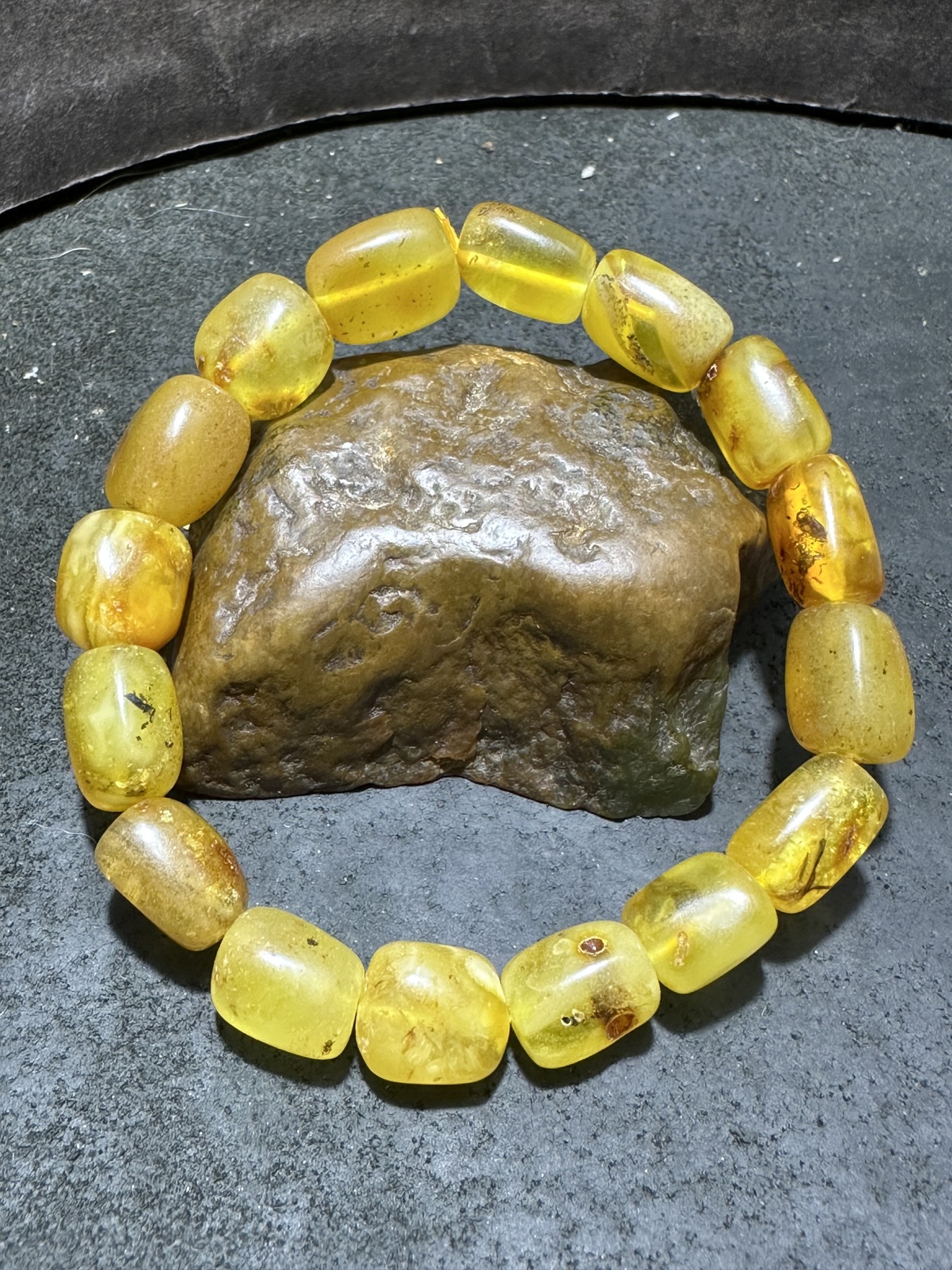 天然乌克兰蜜蜡随形手串1条
