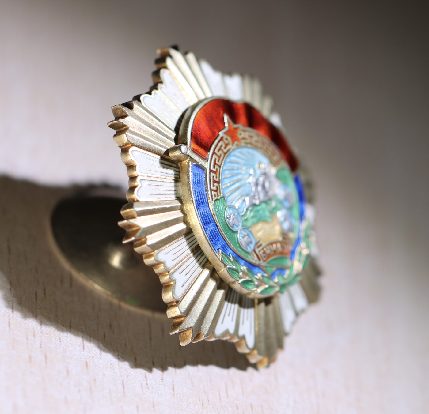 大猫徽章拍卖 第231期  蒙古🇲🇳劳动红旗勋章 