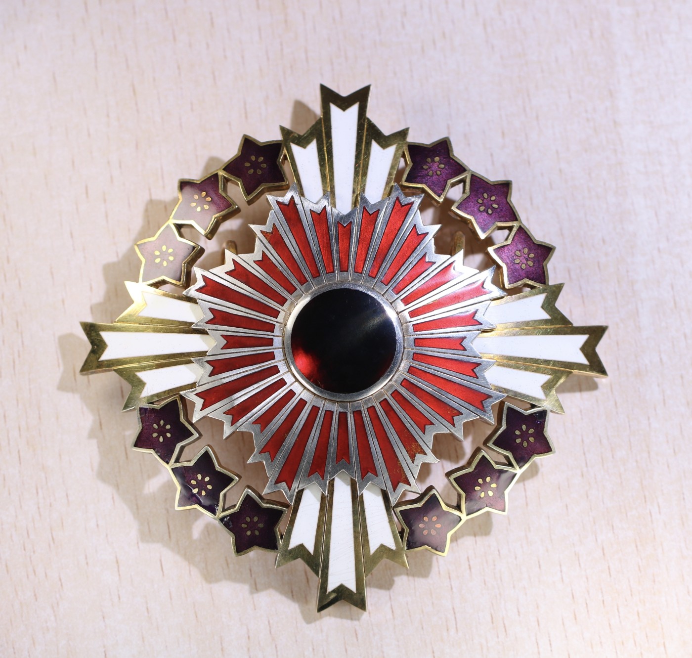 大猫徽章拍卖 第231期  勋一等桐花勋章 原盒 稀少 珐琅少许修复