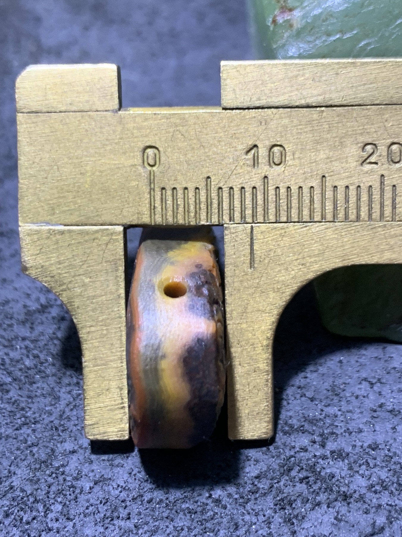 精美亚光战国红玛瑙手工俏色巧雕富贵有鱼随形一体佛头三通一个，