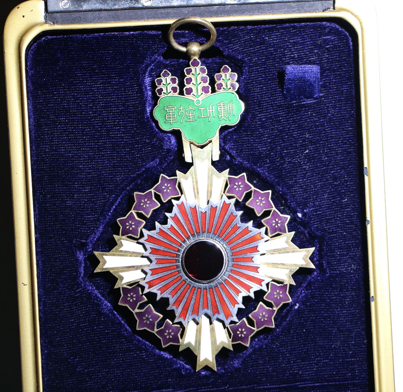 大猫徽章拍卖 第231期  勋一等桐花勋章 原盒 稀少 珐琅少许修复