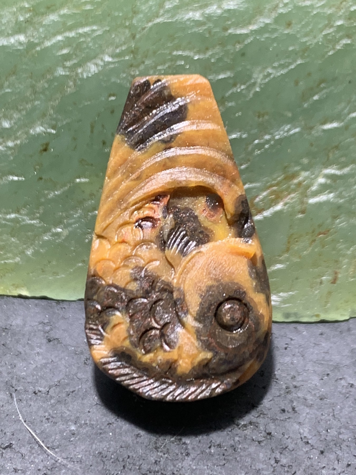 精美亚光战国红玛瑙手工俏色巧雕富贵有鱼随形一体佛头三通一个，