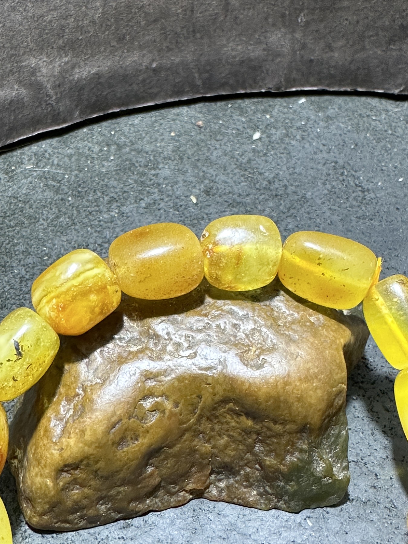 天然乌克兰蜜蜡随形手串1条