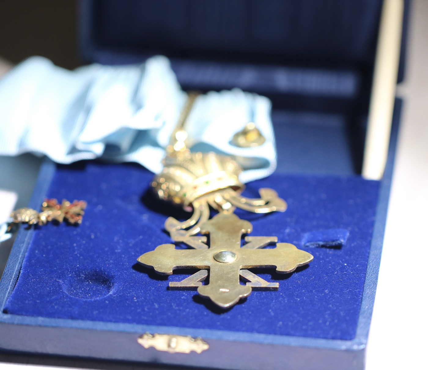 大猫徽章拍卖 第231期  意大利指挥官级圣康斯坦丁和圣乔治勋章，原盒带冠，925银质珐琅，带银标和迷你