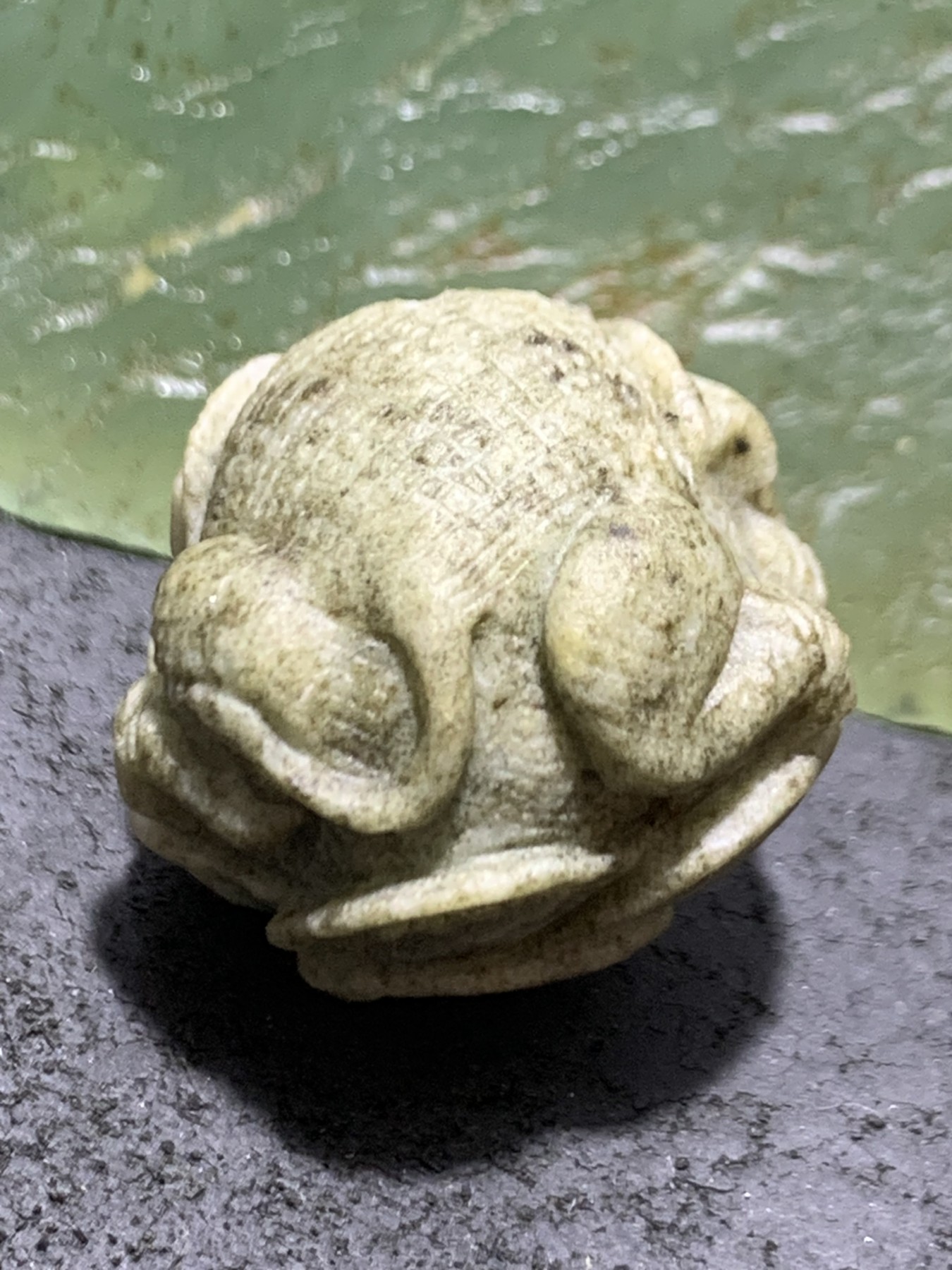 精美戈壁彩玉手工满工雕刻大象钱币珠一个！寓意：富贵吉祥，