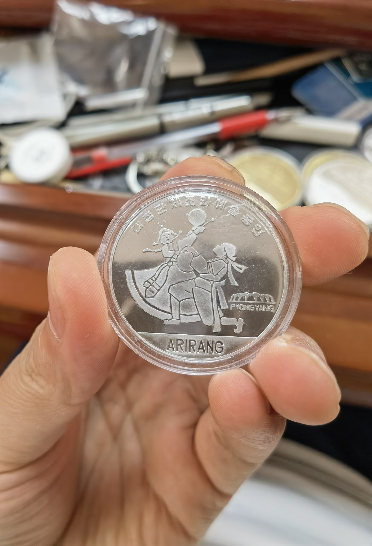 你好，9月。第010期 2002年，朝鲜阿里郎纪念币。