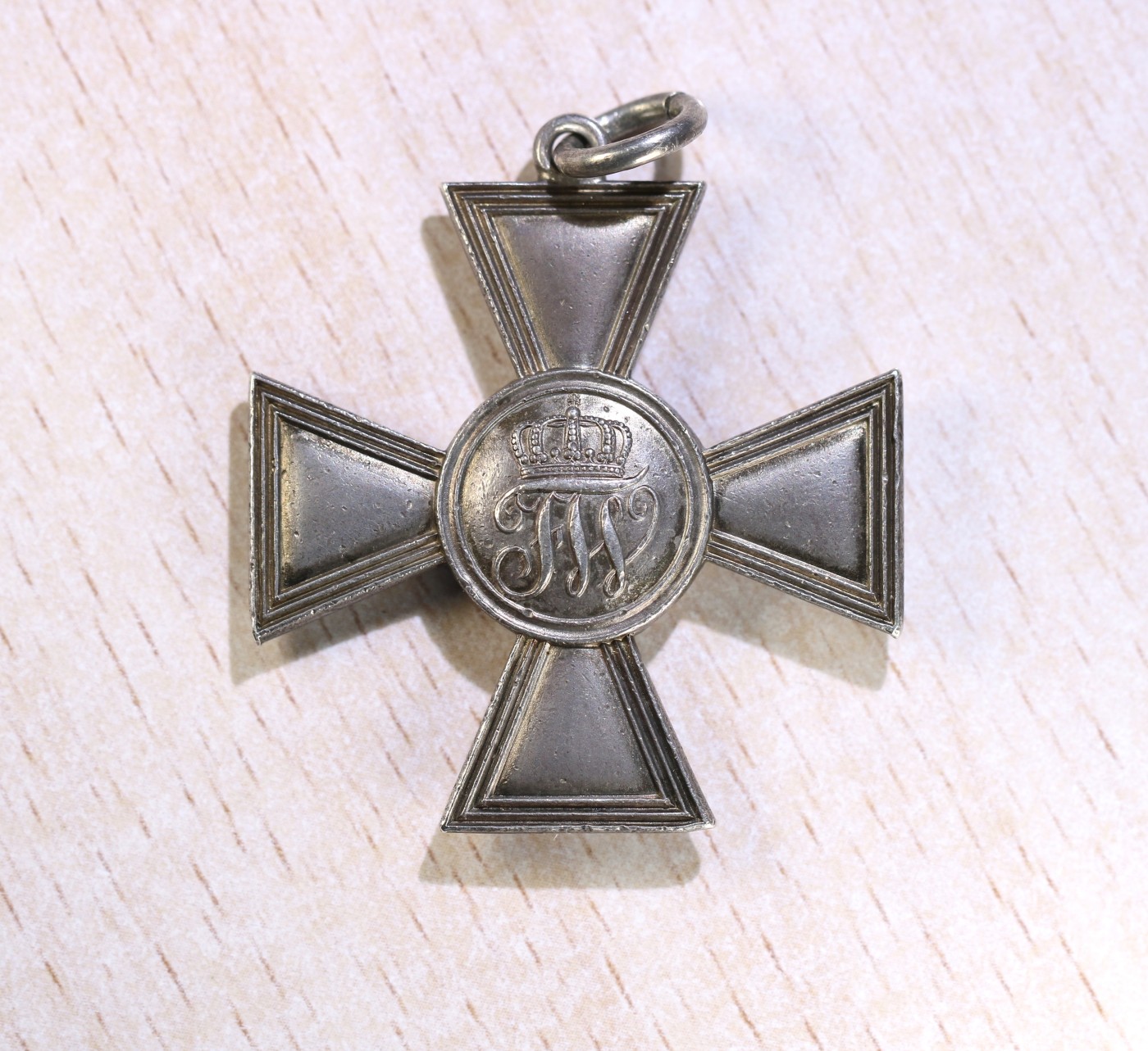 大猫徽章拍卖 第231期  帝德四级红鹰第三版 克里米亚战争事情 1850-1860年间颁发，此章是授予沙俄外事人员的特殊版本，极为稀少