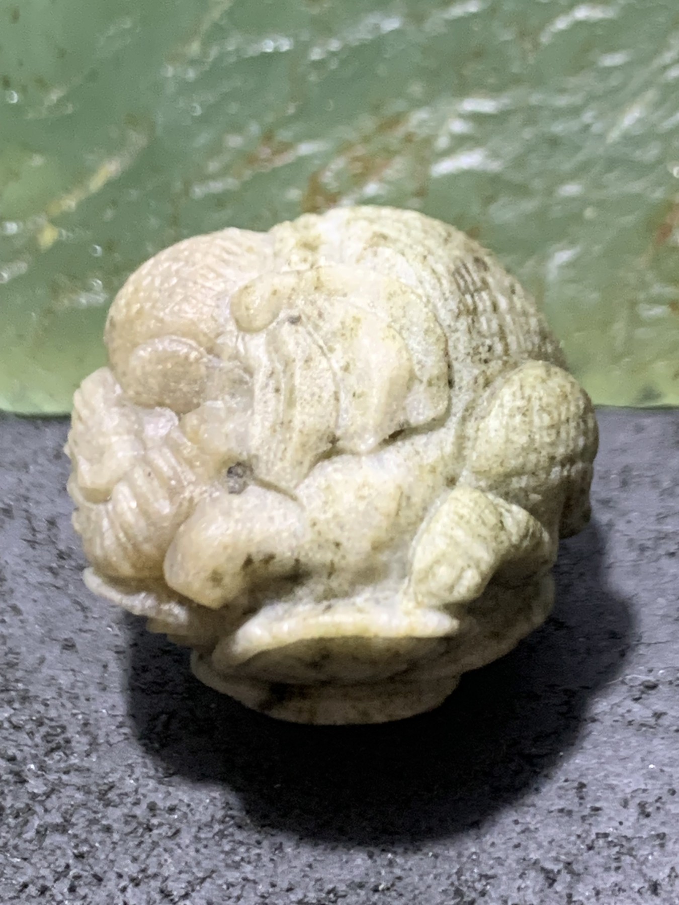 精美戈壁彩玉手工满工雕刻大象钱币珠一个！寓意：富贵吉祥，