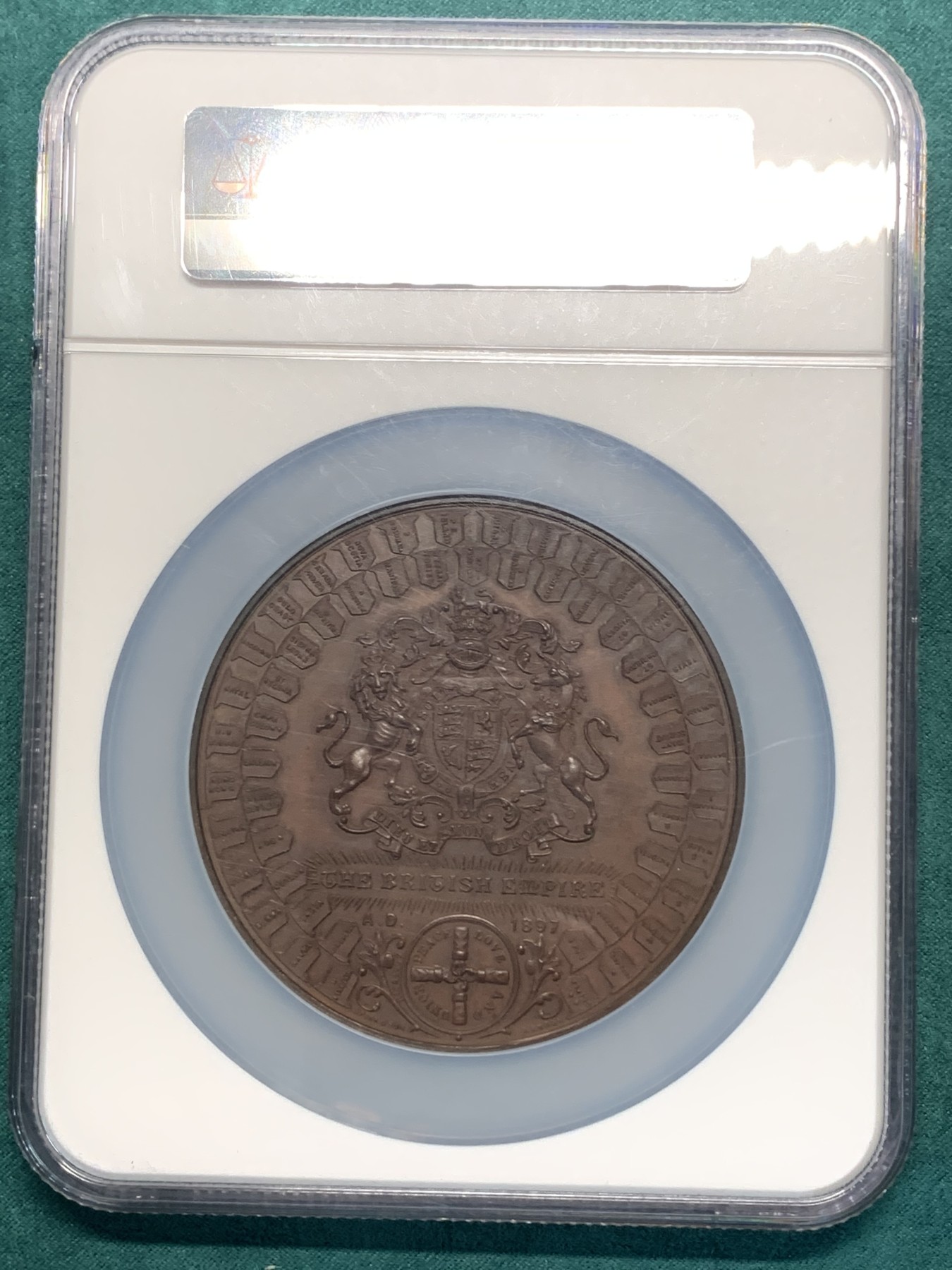 《竞宝斋》第192场-周日，周一 2场 (全场包邮) NGC-MS61 英国1897年维多利亚女王登基60周年纪念大铜章（直径75mm) 加厚大盒装 极少见品种