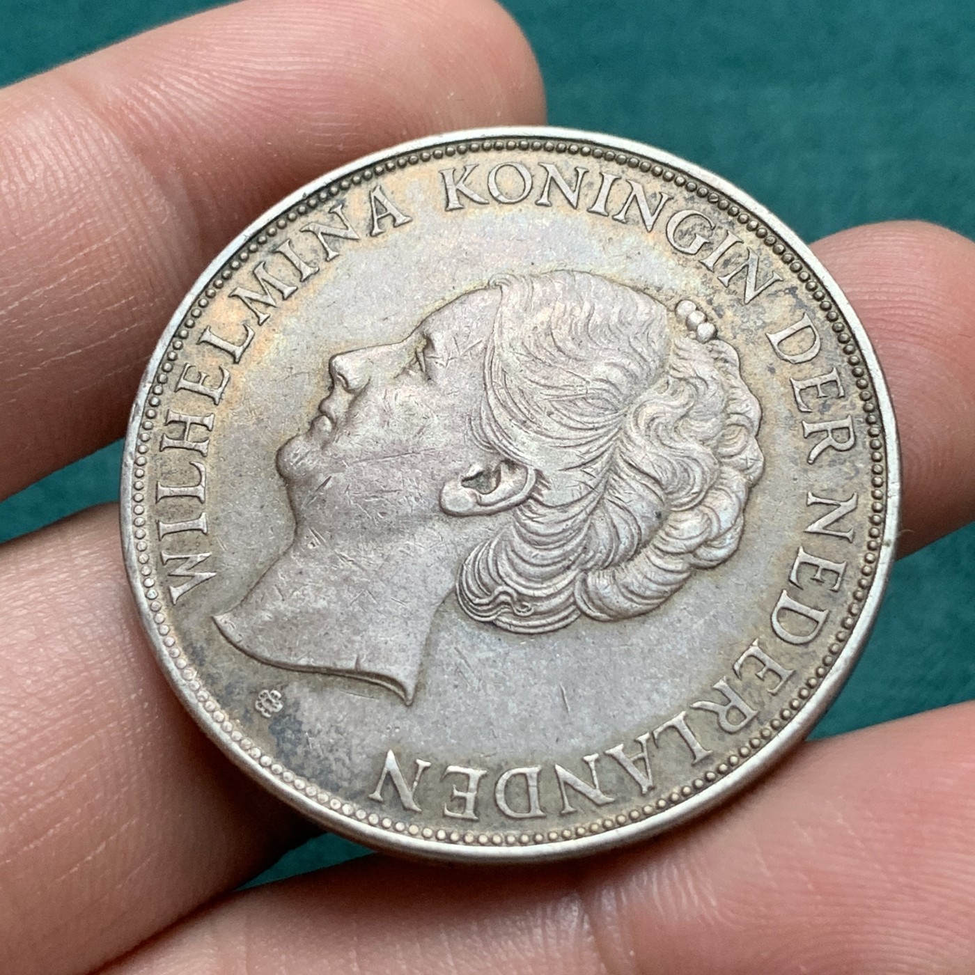 《竞宝斋》第192场-周日，周一 2场 (全场包邮) 荷兰 1937年 威廉敏娜2.5G大银币 深彩好品像 如此均匀的包浆非常少见