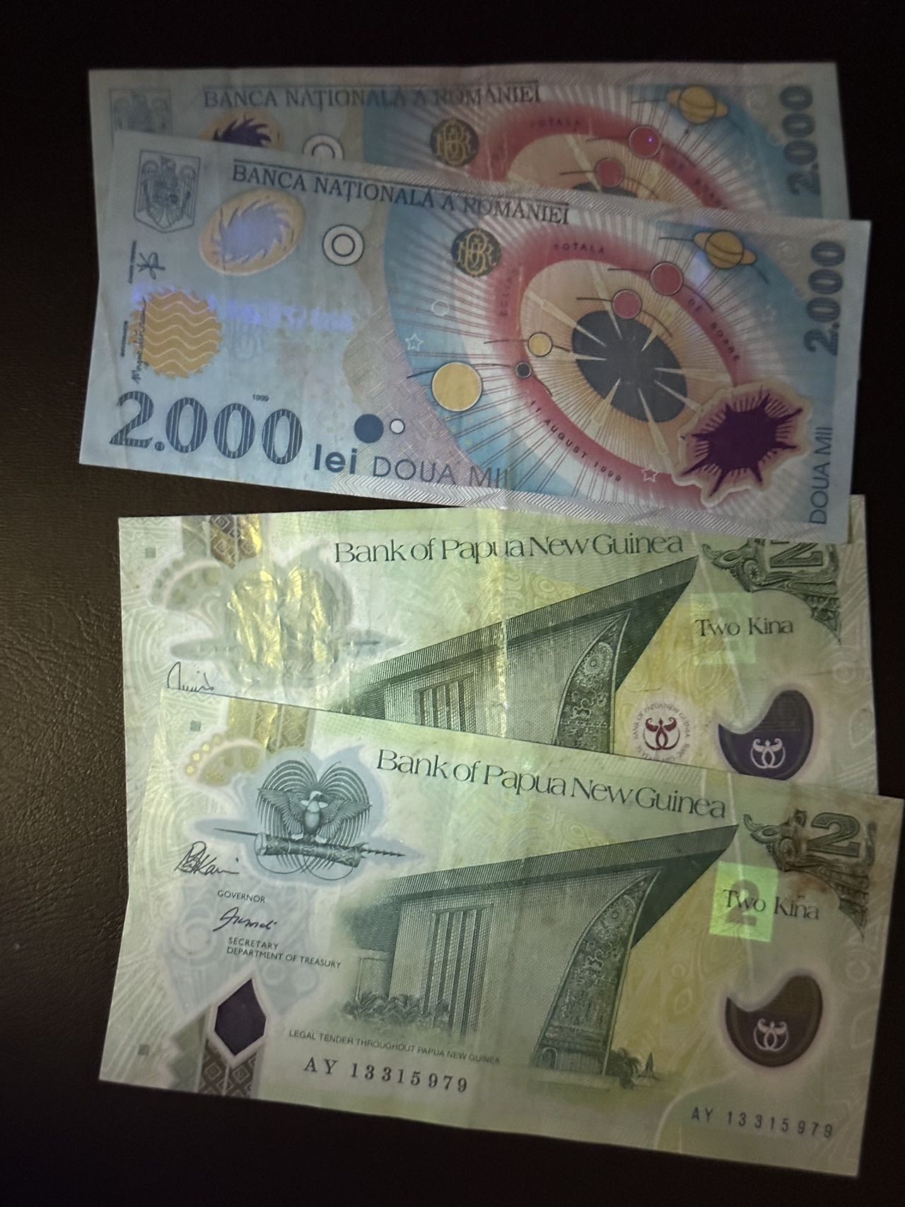 八月最后一场，第十五期大拍 （S1）一组4张，新几内亚和罗马尼亚，均为塑料钞，其中罗马尼亚为纪念钞