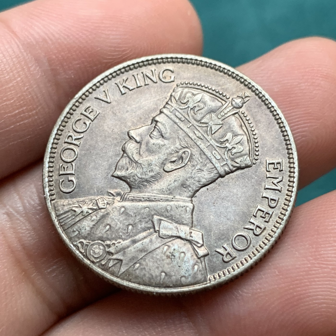 《竞宝斋》第192场-周日，周一 2场 (全场包邮) 英属斐济1934年弗罗林银币 特殊头像 稀少品种 稀少年份 细节清晰 包浆深沉