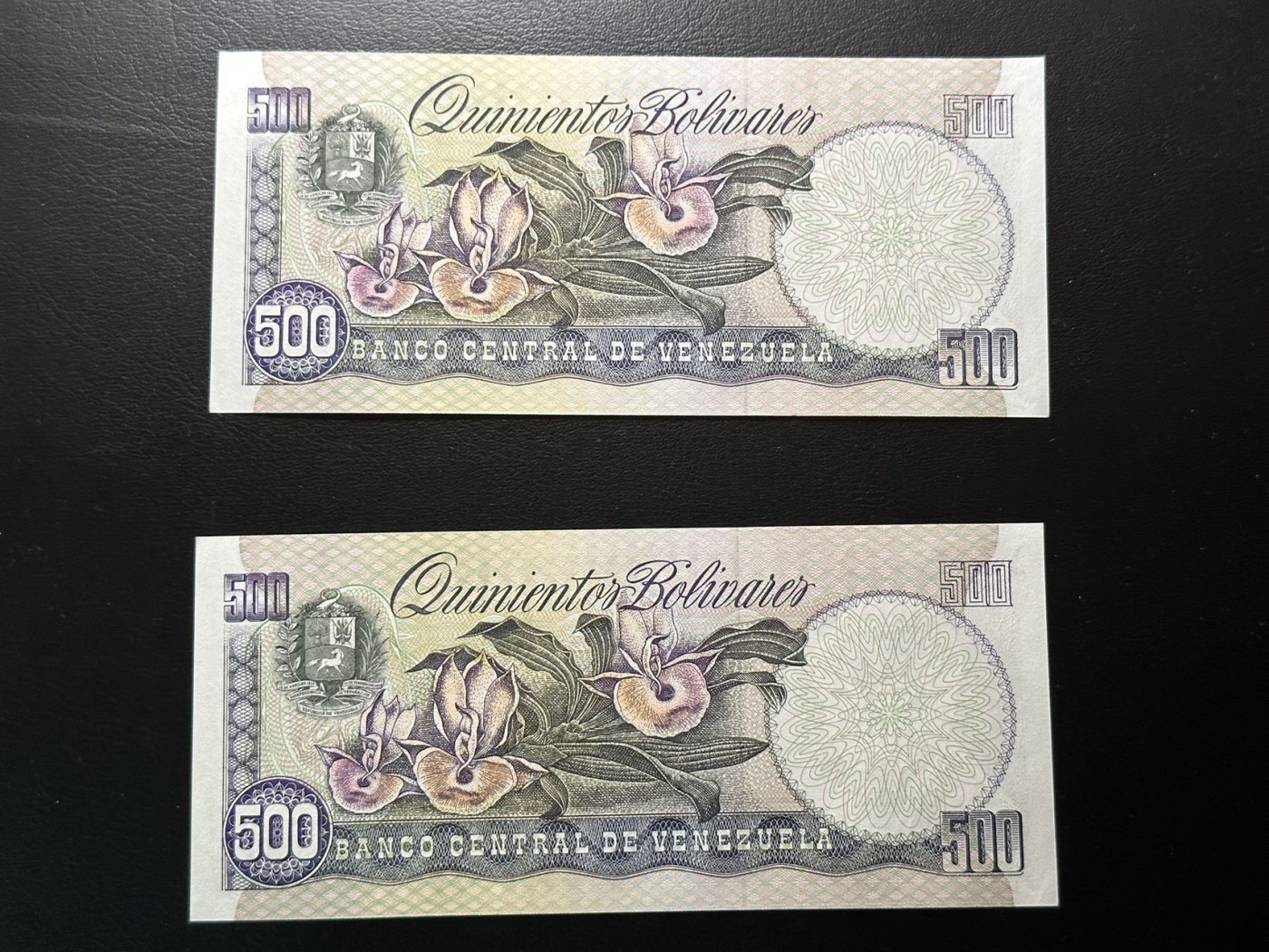 八月最后一场，第十五期大拍 （S1）委内瑞拉共和国500玻利瓦尔，非常漂亮的荧光，品种很不错，一组两张二连号