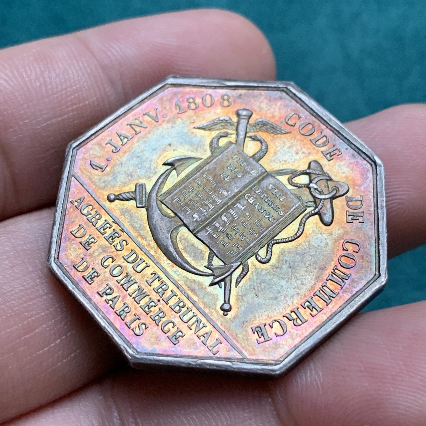 《竞宝斋》第192场-周日，周一 2场 (全场包邮) 法国1808 巴黎商业法院 银质八角代币 JETON  五彩包浆 大规格 少见品种 手指铭+银标 重量22.7克 对边直径35.7mm