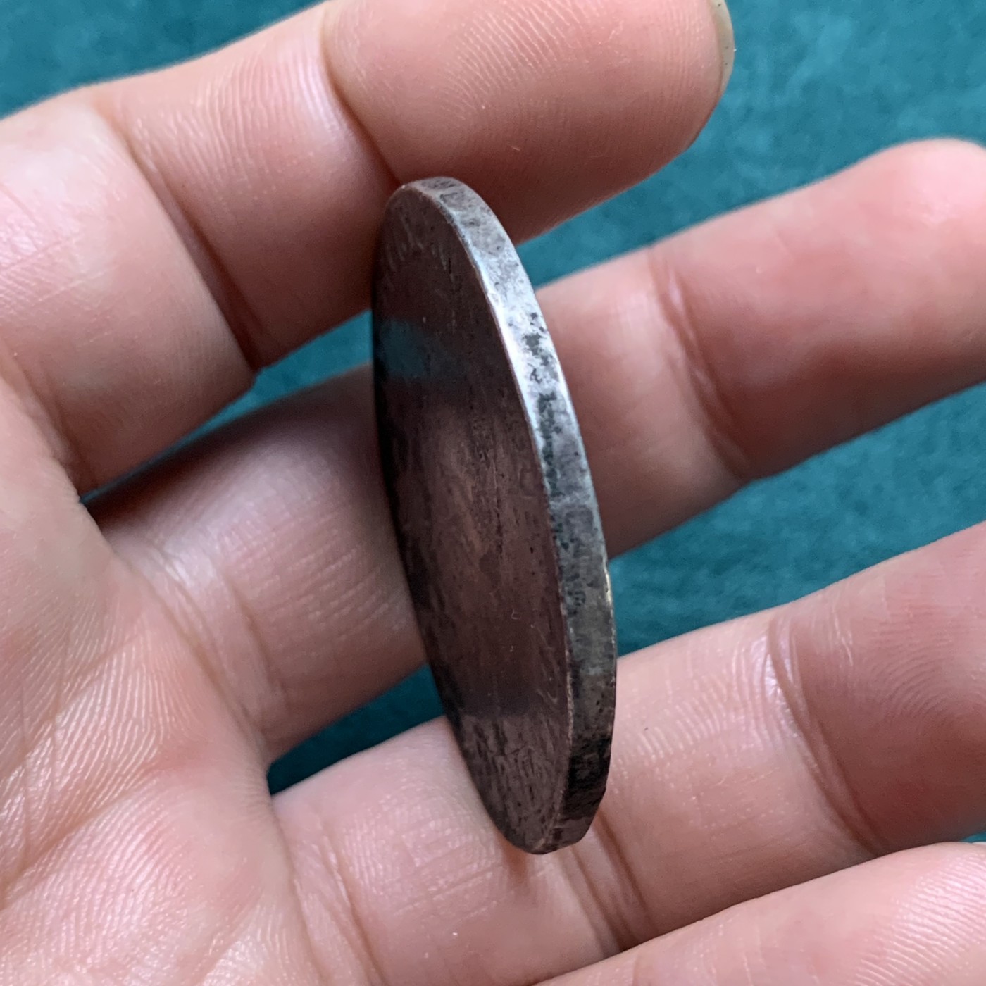 《竞宝斋》第192场-周日，周一 2场 (全场包邮) 稀少厂别！西班牙兼英格兰国王菲利普二世 1557年西属尼德兰布拉邦特省马斯特里赫特厂1菲利普泰勒大银币 马斯特里赫特厂（背面顶端五角星厂标）非常难得，比安特卫普等少见很多 盾徽清晰已是很难得 菲利普二世与英女王玛丽一世联姻兼任英国国王 超过30.2克