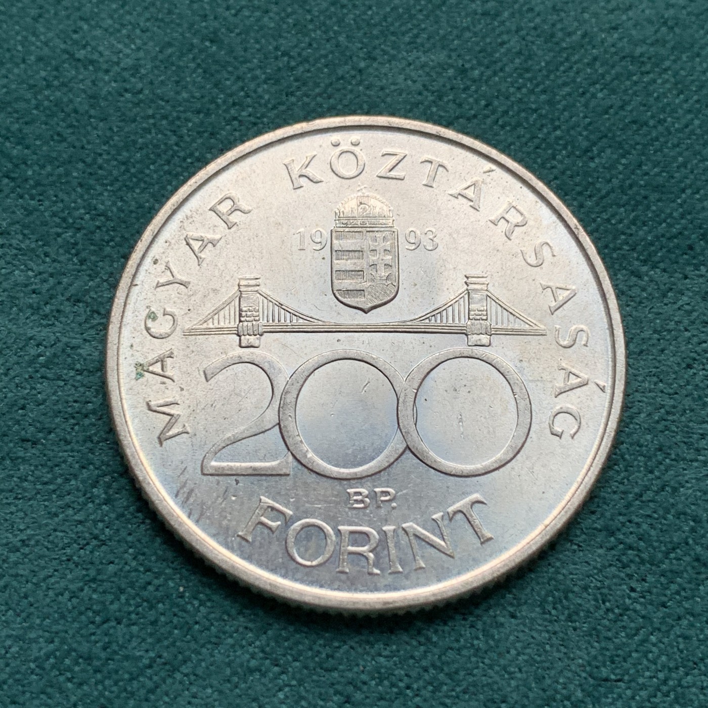 《竞宝斋》第192场-周日，周一 2场 (全场包邮) 匈牙利1993年200福利银币  略带黄油光  正面：埃尔茨贝特大桥  反面：国家银行