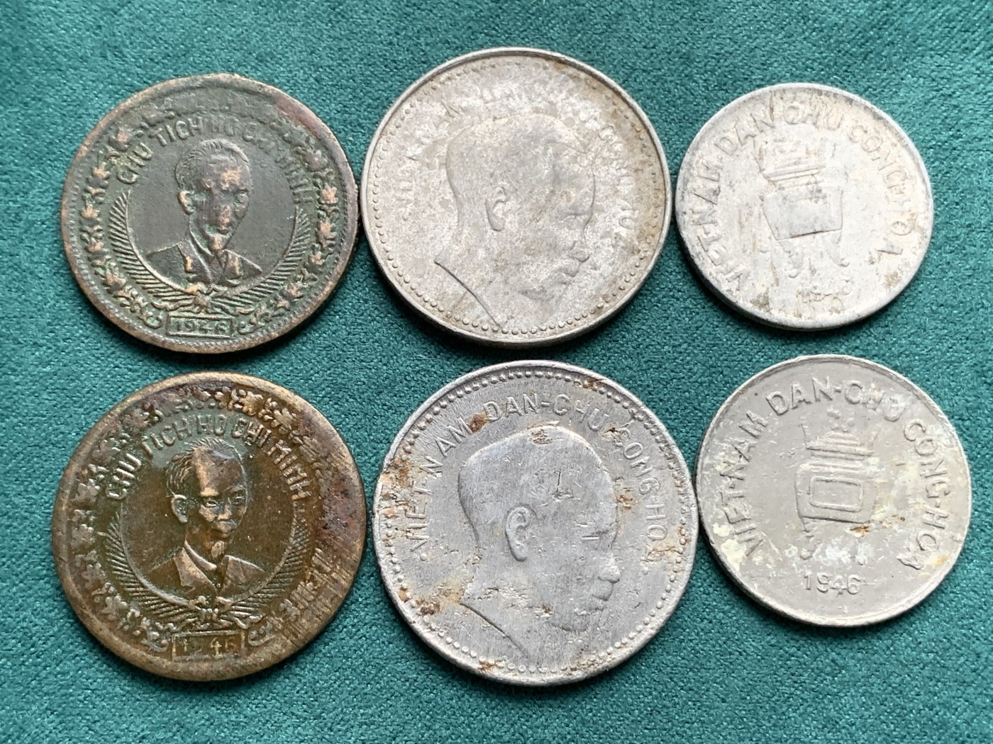 《竞宝斋》第192场-周日，周一 2场 (全场包邮) 两组（6枚）越南民主共和国1946年5毫1盾2盾（各两枚） 细节见图