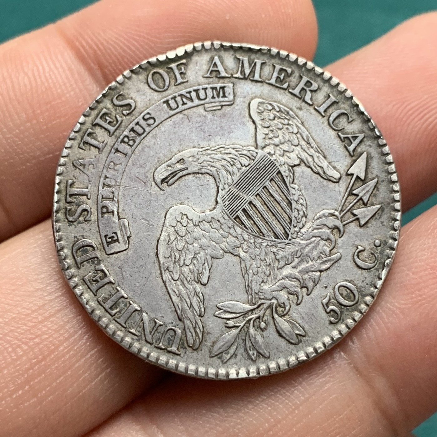 《竞宝斋》第192场-周日，周一 2场 (全场包邮) 美国1818/7骑字版 50分自由女神戴帽银币  稀有品种 表面细节清晰 具体状态见图