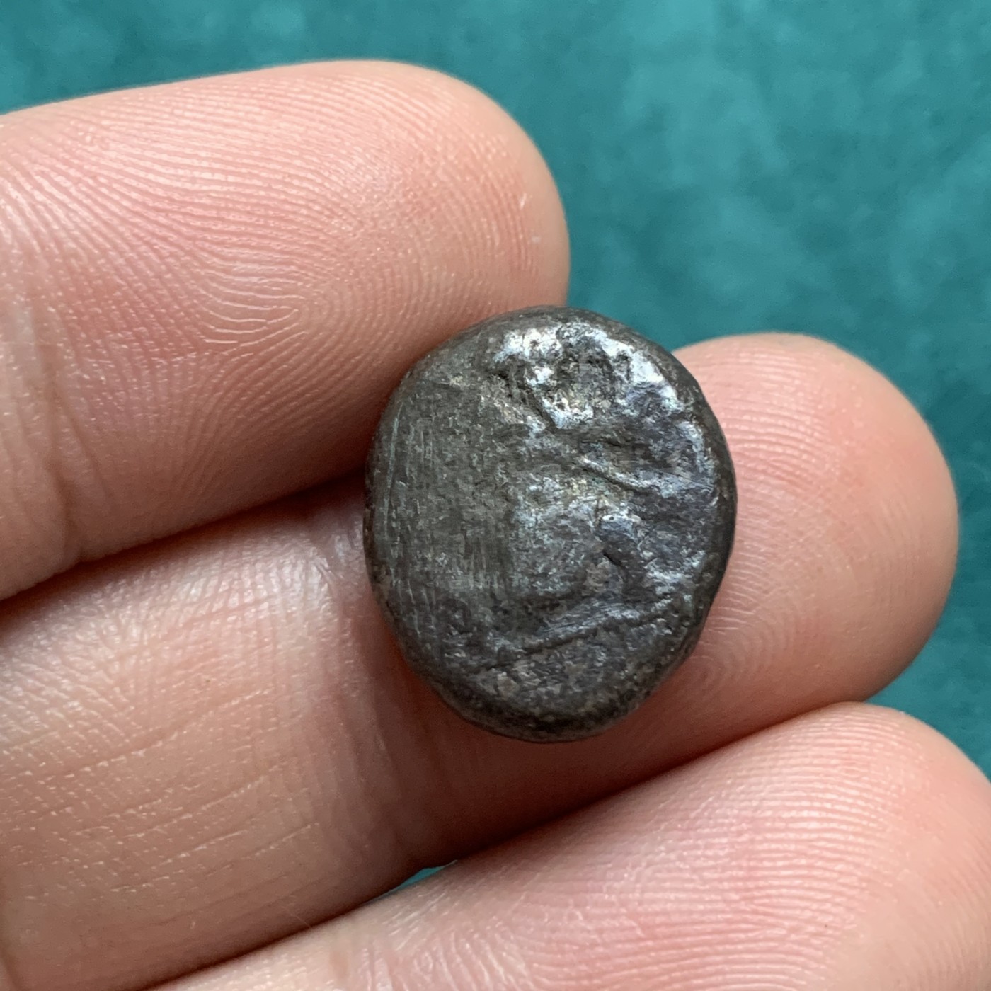 《竞宝斋》第192场-周日，周一 2场 (全场包邮) 公元前5世纪 古波斯阿契美尼德王朝银币 大开门老包浆 背后有一道验银痕 约6.29克