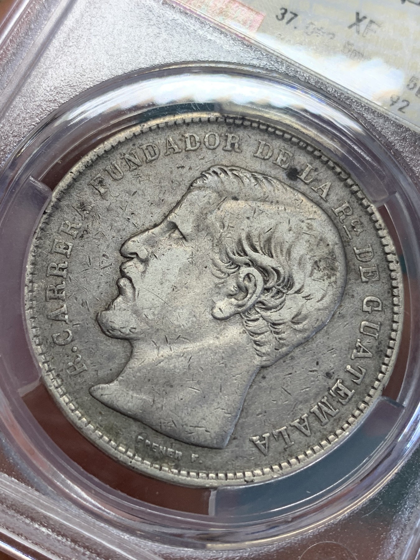 《竞宝斋》第192场-周日，周一 2场 (全场包邮) 中乾评级 XF 危地马拉 1871年 拉斐尔·卡雷拉总统1比索大银币 危地马拉早期流通人像钱币 国内少见