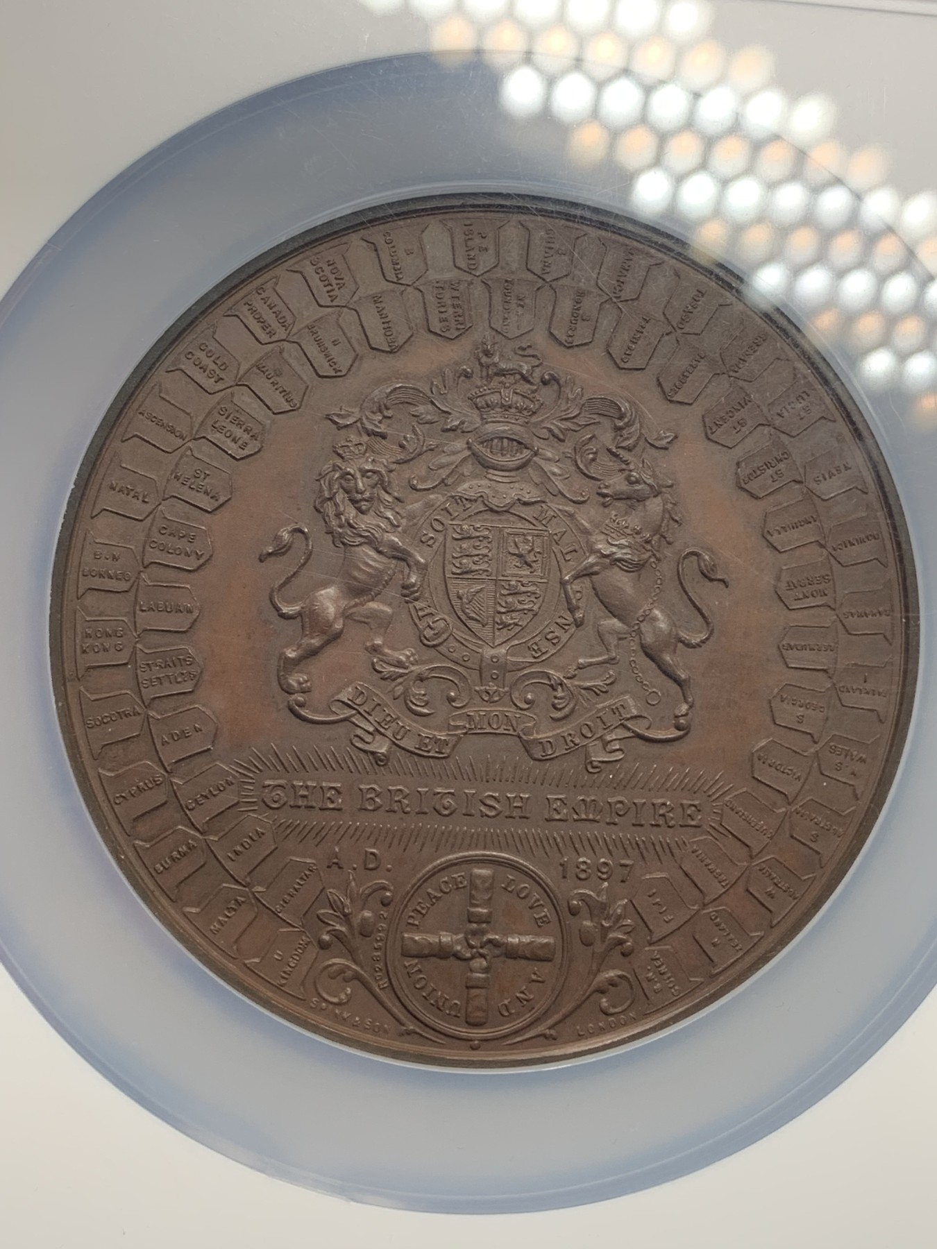 《竞宝斋》第192场-周日，周一 2场 (全场包邮) NGC-MS61 英国1897年维多利亚女王登基60周年纪念大铜章（直径75mm) 加厚大盒装 极少见品种