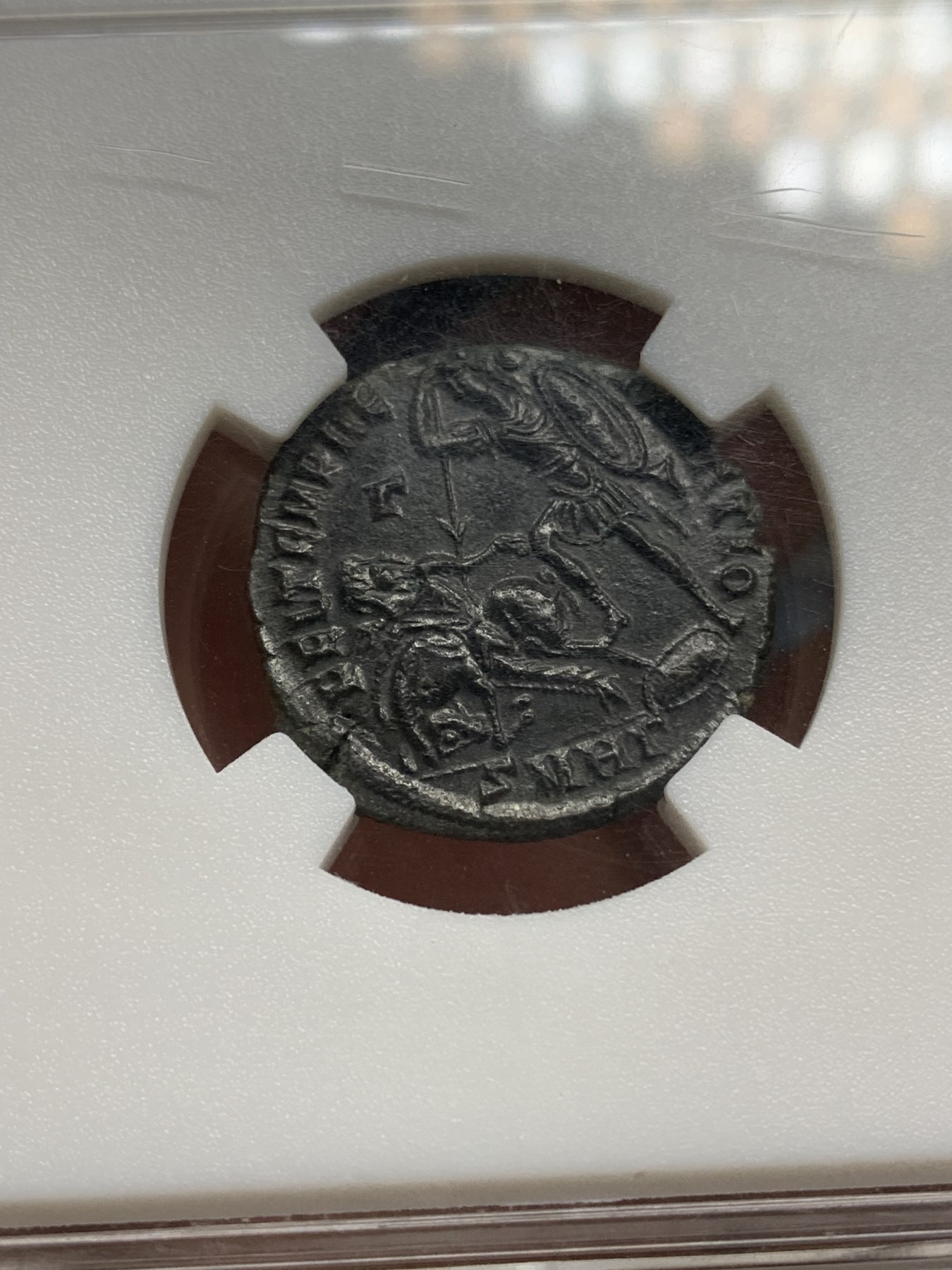 《竞宝斋》第192场-周日，周一 2场 (全场包邮) 古罗马帝国铜币 AE2 正面皇帝君士坦提乌斯二世 背面 古罗马士兵刺杀蛮族