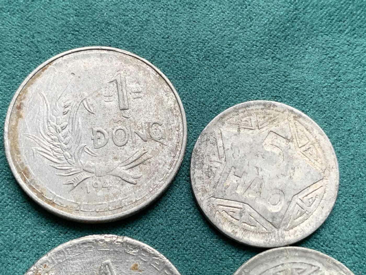 《竞宝斋》第192场-周日，周一 2场 (全场包邮) 两组（6枚）越南民主共和国1946年5毫1盾2盾（各两枚） 细节见图