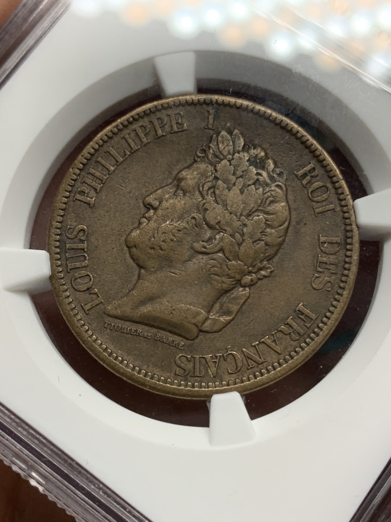 《竞宝斋》第192场-周日，周一 2场 (全场包邮) NGC-AU55BN 1839年法属殖民地菲利普10分大铜币，非常厚重，手感极佳。稀见菲利普头像大铜，殖民地流通，仅发行4年，此为首年份。 (可拍侧边图)