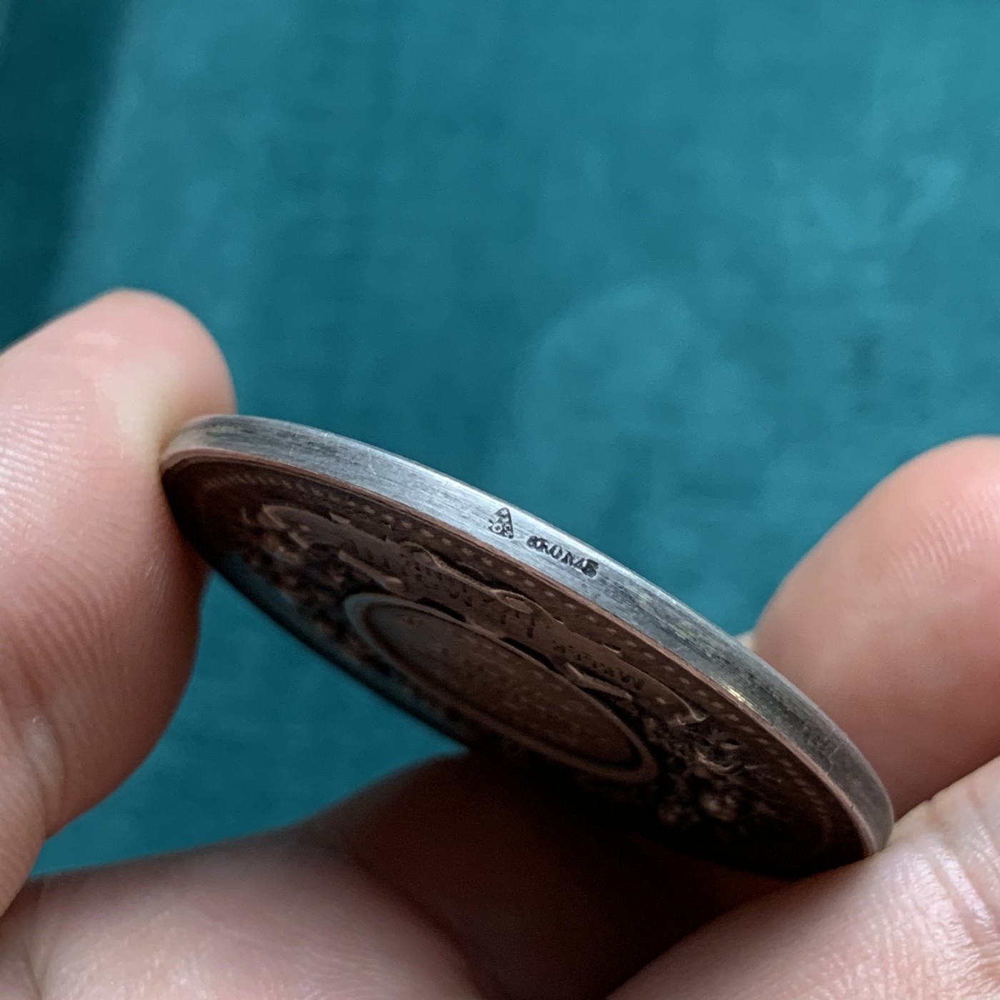 《竞宝斋》第192场-周日，周一 2场 (全场包邮) 法国Roty自由帽镀银铜章，直径41mm,重量:36g 挺少见的反面高浮雕 细节保存得非常好