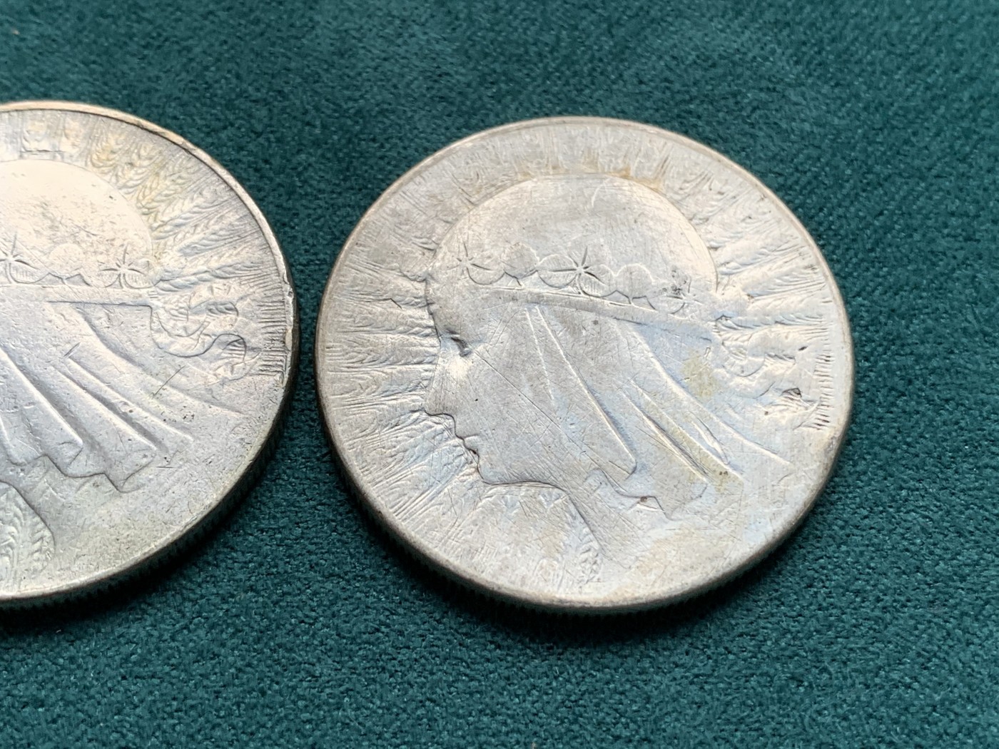 《竞宝斋》第192场-周日，周一 2场 (全场包邮) 波兰女神1932年10兹罗提银币两枚 细节见图 少见品种