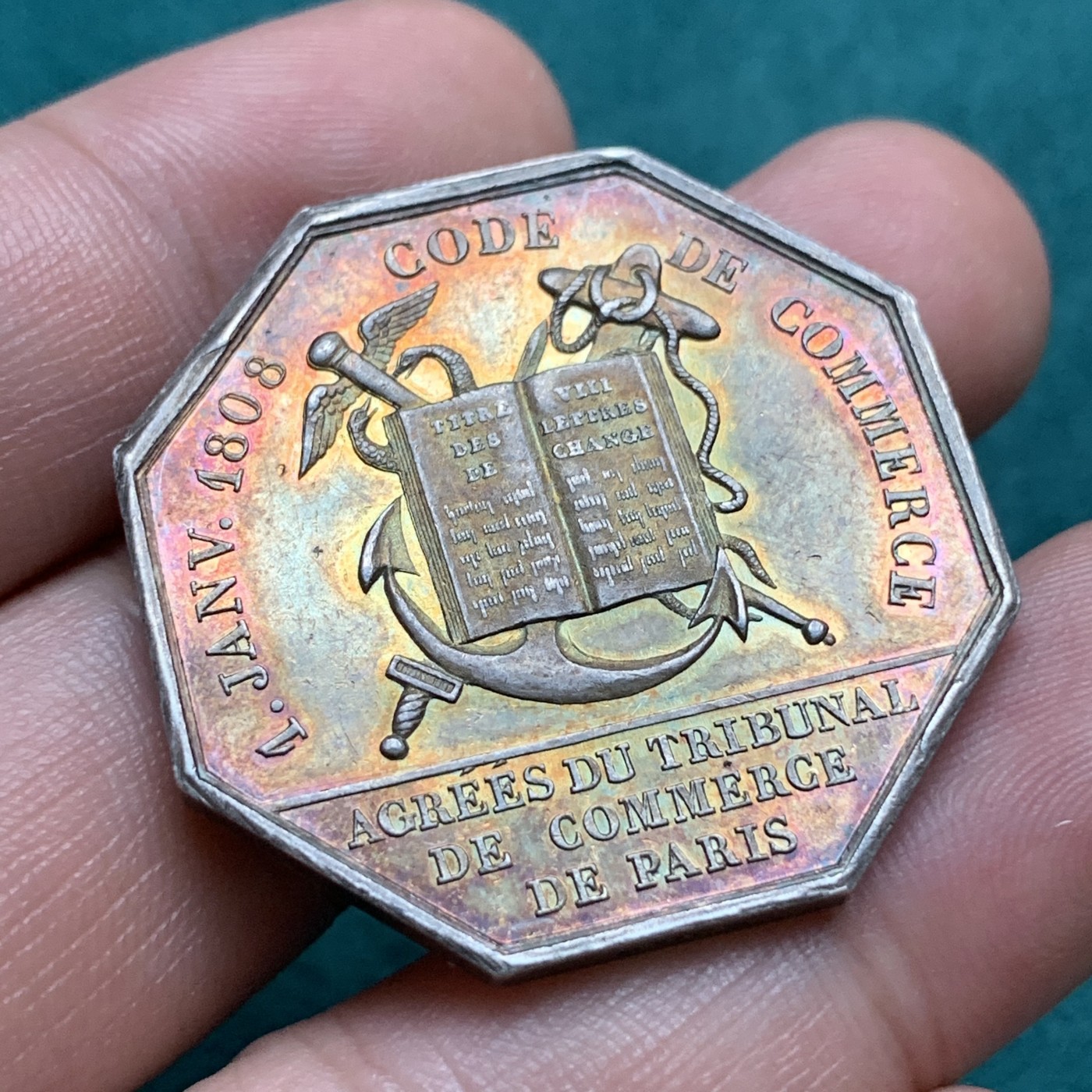 《竞宝斋》第192场-周日，周一 2场 (全场包邮) 法国1808 巴黎商业法院 银质八角代币 JETON  五彩包浆 大规格 少见品种 手指铭+银标 重量22.7克 对边直径35.7mm