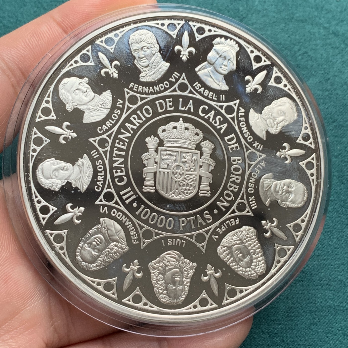 《竞宝斋》第192场-周日，周一 2场 (全场包邮) 1999年西班牙超大银币（比普通5盎司大一圈） 西班牙历任国王像 面值10000比塞塔 直径73mm 重168克 925银