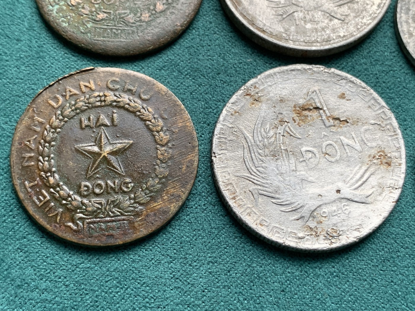 《竞宝斋》第192场-周日，周一 2场 (全场包邮) 两组（6枚）越南民主共和国1946年5毫1盾2盾（各两枚） 细节见图