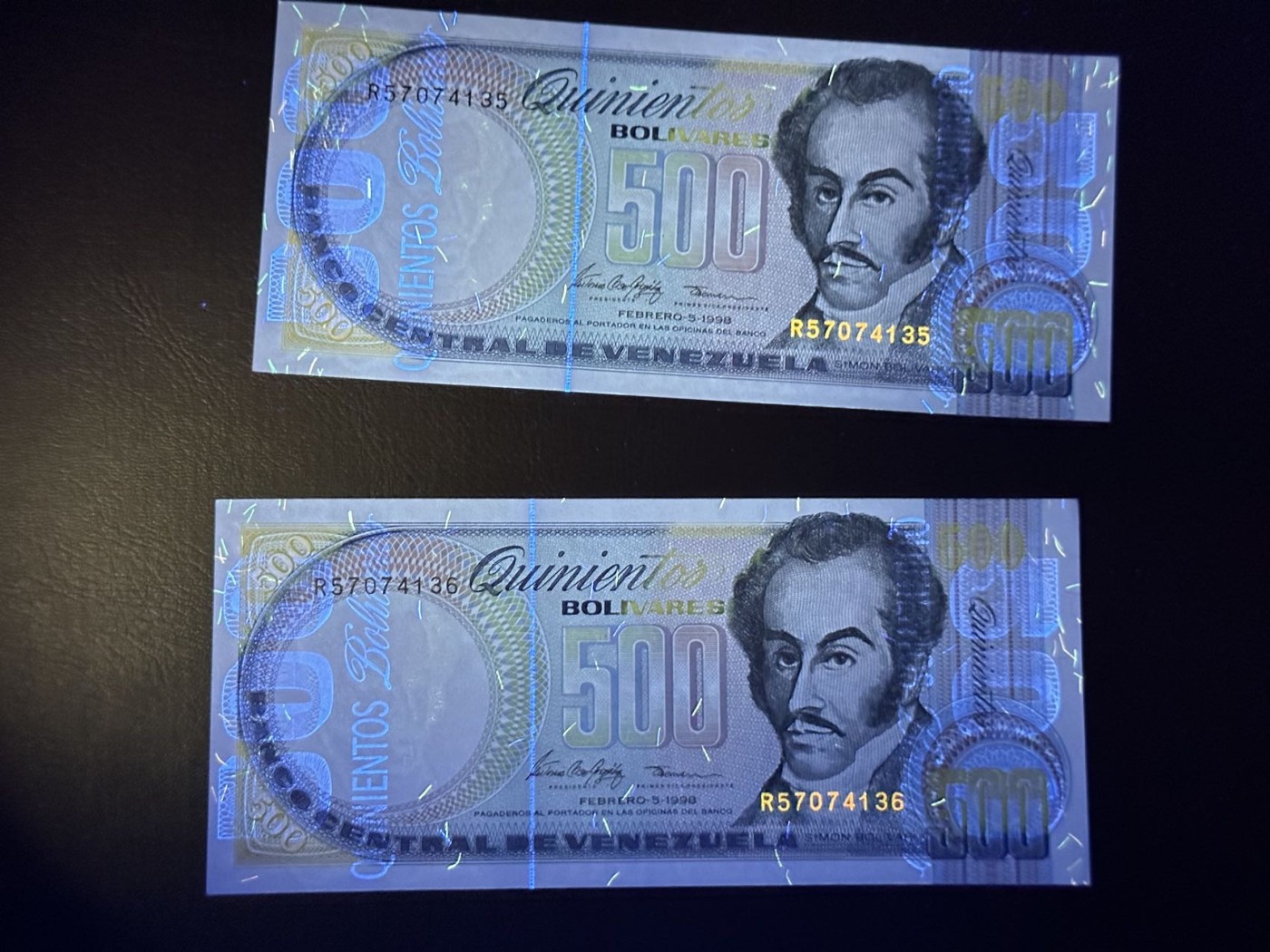 八月最后一场，第十五期大拍 （S1）委内瑞拉共和国500玻利瓦尔，非常漂亮的荧光，品种很不错，一组两张二连号