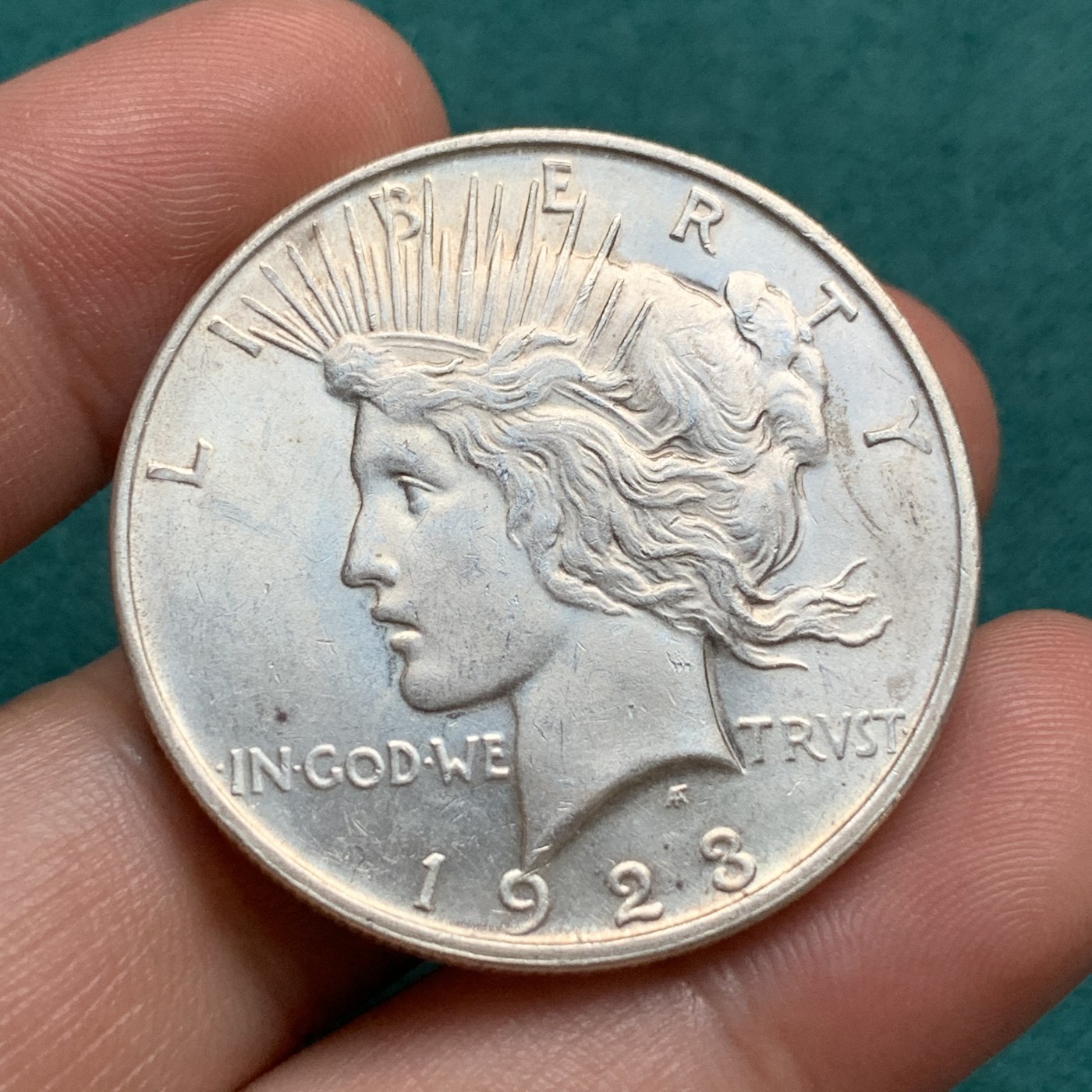 《竞宝斋》第192场-周日，周一 2场 (全场包邮) 美国和平银币1923年d版 ，unc品相。丹佛厂发行量仅为普版的五分之一，62分pcgs指导价200美金。