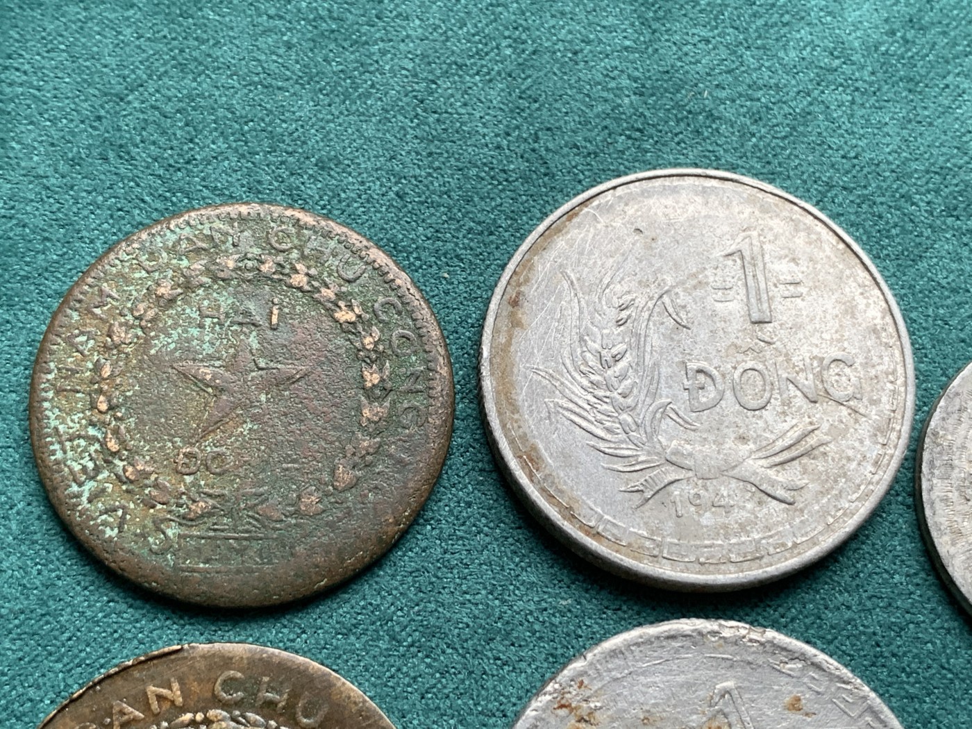 《竞宝斋》第192场-周日，周一 2场 (全场包邮) 两组（6枚）越南民主共和国1946年5毫1盾2盾（各两枚） 细节见图