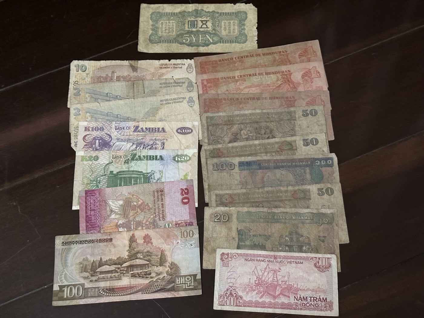 八月最后一场，第十五期大拍 一组17张品种不错，外币杂烩