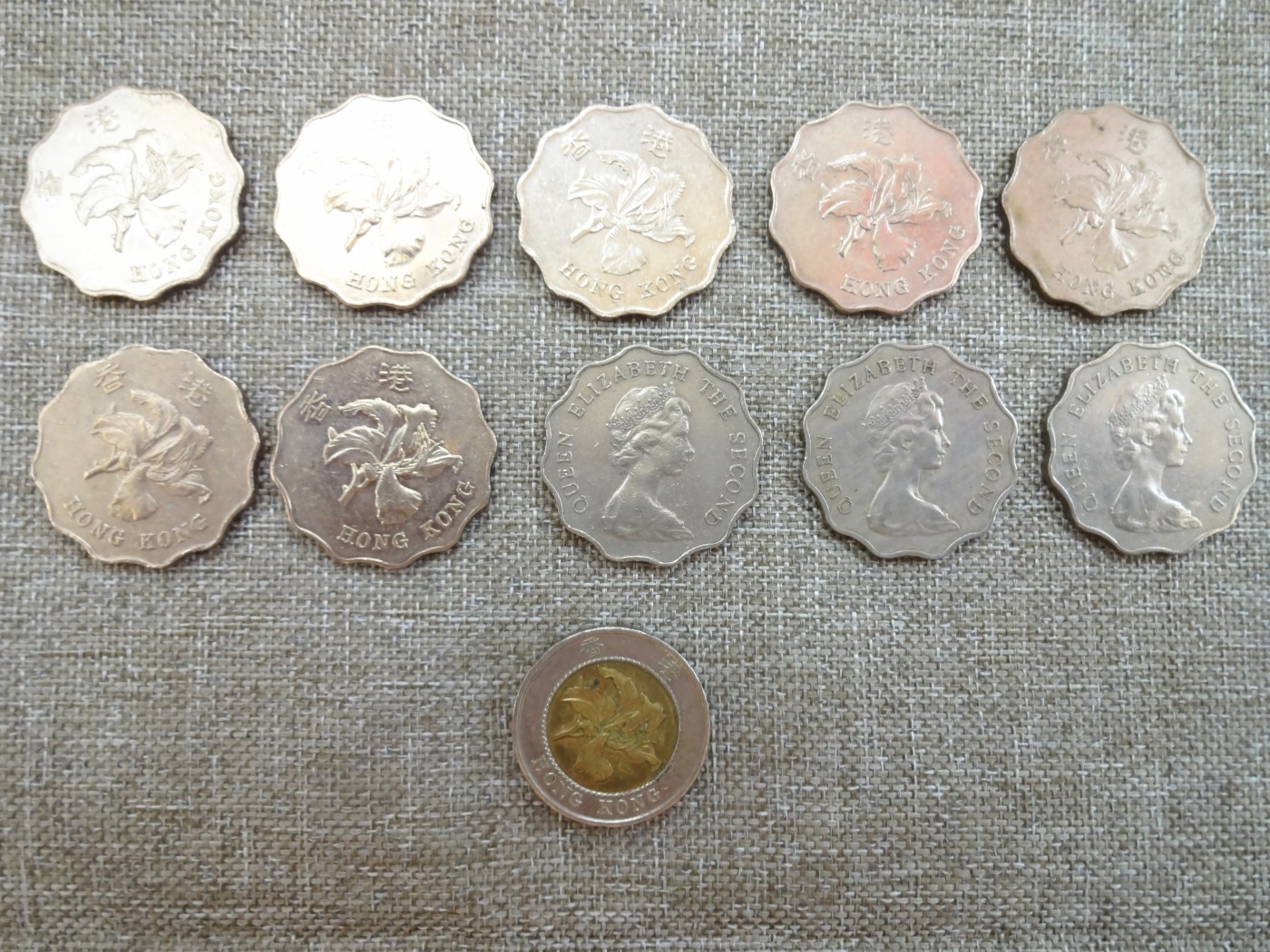 娃娃家-八月、第十三场(快结、不预留拍..) 香港2元、10元 紫荆花+伊丽莎白二世女王头像-11枚起拍