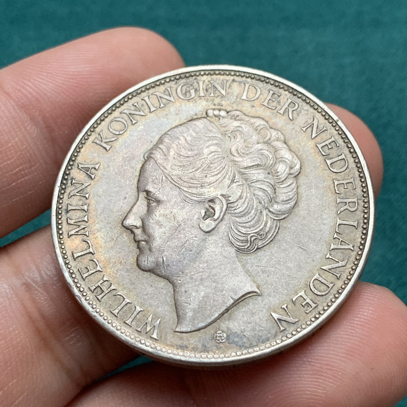 《竞宝斋》第192场-周日，周一 2场 (全场包邮) 荷兰 1937年 威廉敏娜2.5G大银币 深彩好品像 如此均匀的包浆非常少见