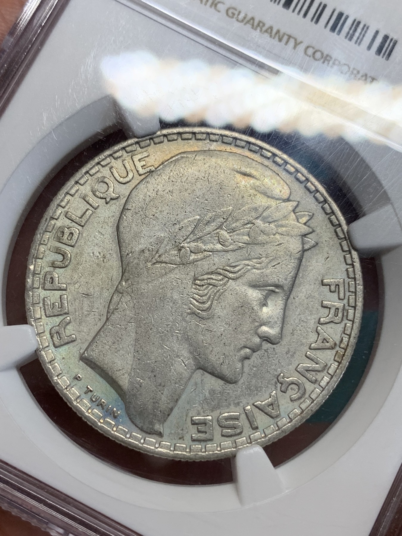 《竞宝斋》第192场-周日，周一 2场 (全场包邮) NGC-AU 法国 1933年女神20法郎银币20g 清洗痕迹轻微