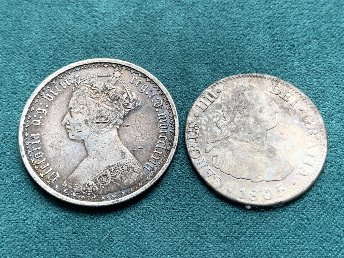 《竞宝斋》第192场-周日，周一 2场 (全场包邮) 两枚一组 英国1873年维多利亚哥特1福林银币+墨西哥1805年卡四双柱2R银币 少见品种