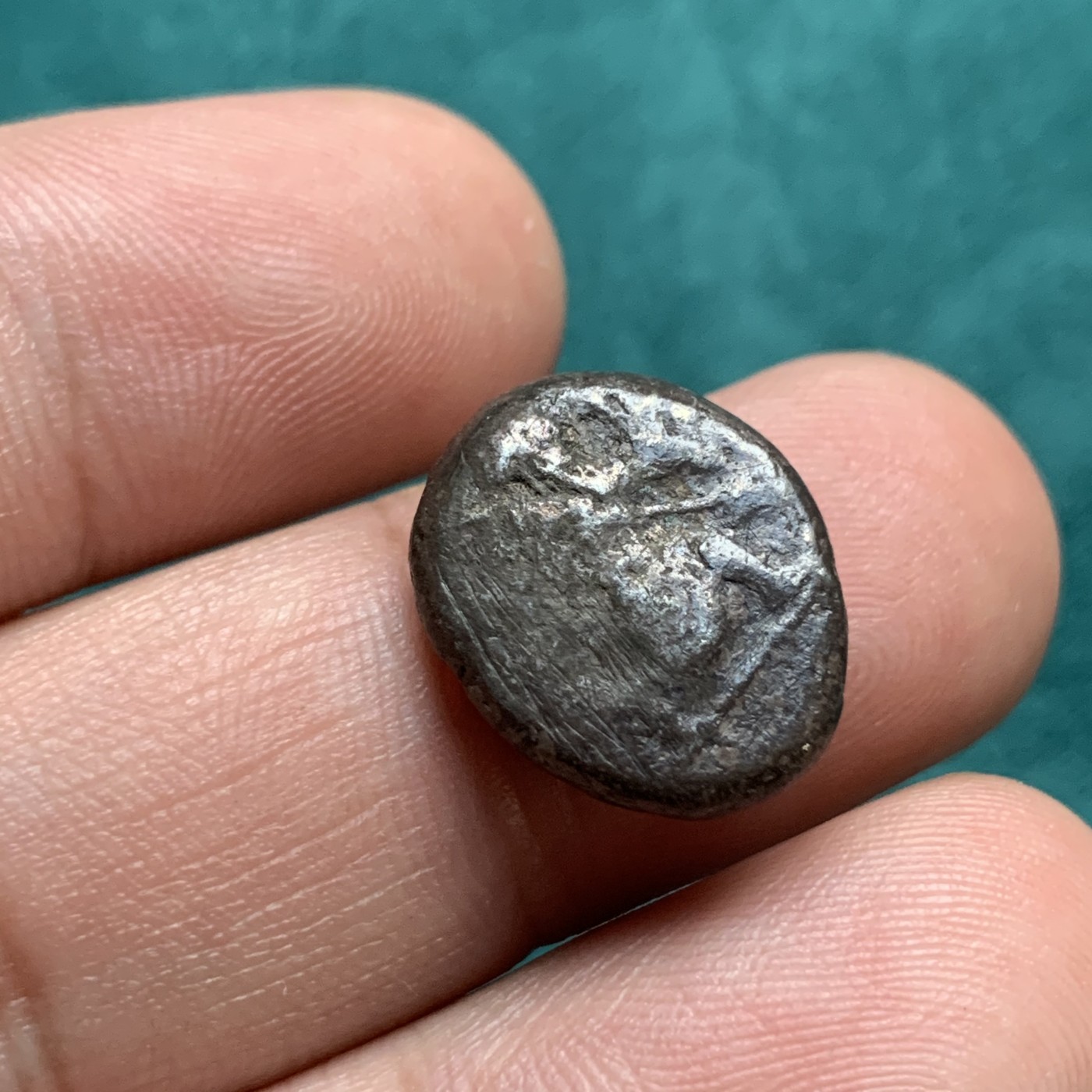 《竞宝斋》第192场-周日，周一 2场 (全场包邮) 公元前5世纪 古波斯阿契美尼德王朝银币 大开门老包浆 背后有一道验银痕 约6.29克