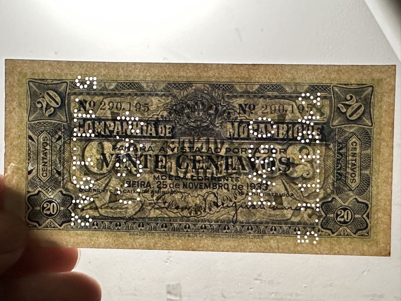 八月最后一场，第十五期大拍 1933年葡属莫桑比克，非常精美，有特殊打孔