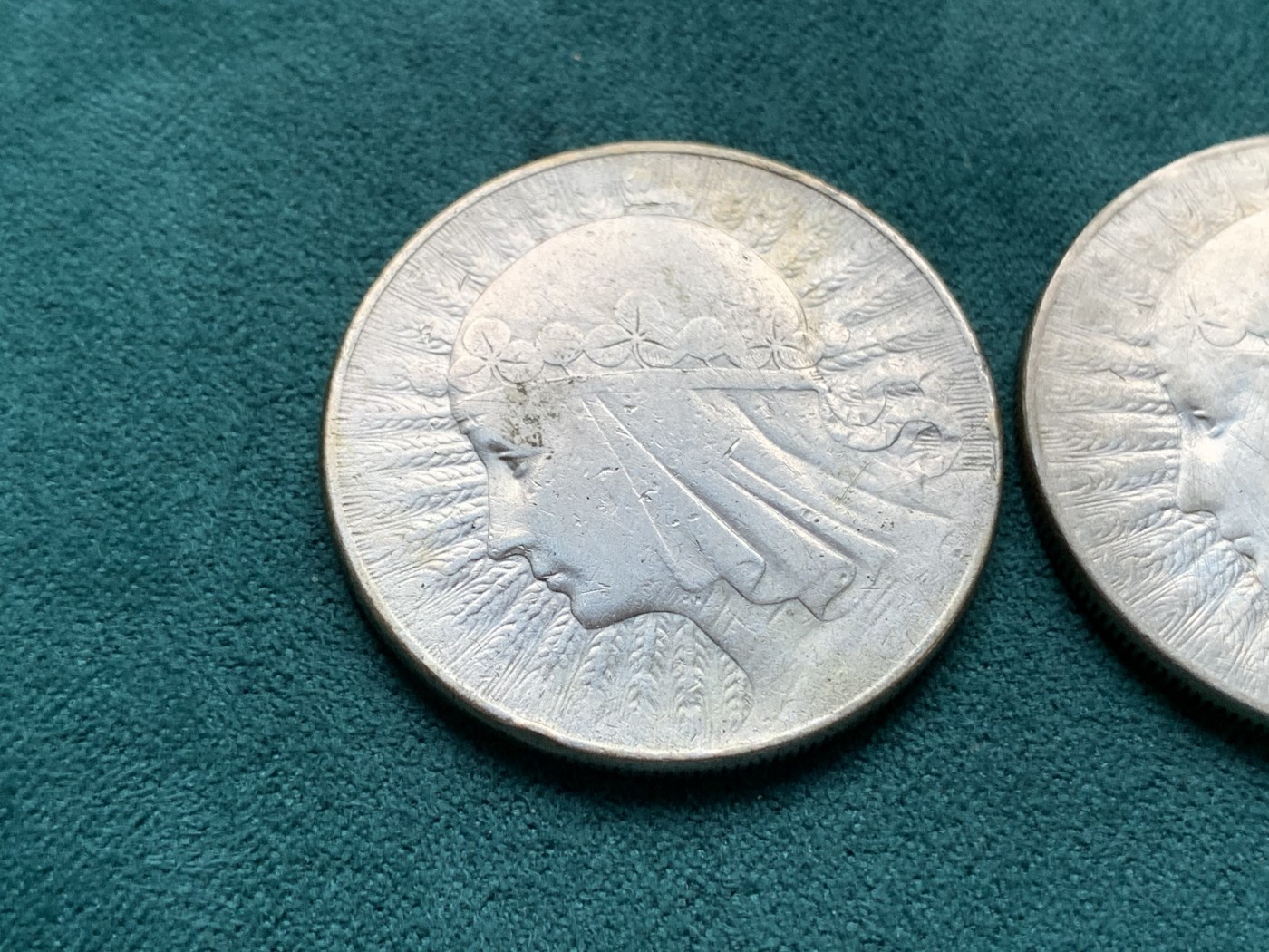 《竞宝斋》第192场-周日，周一 2场 (全场包邮) 波兰女神1932年10兹罗提银币两枚 细节见图 少见品种