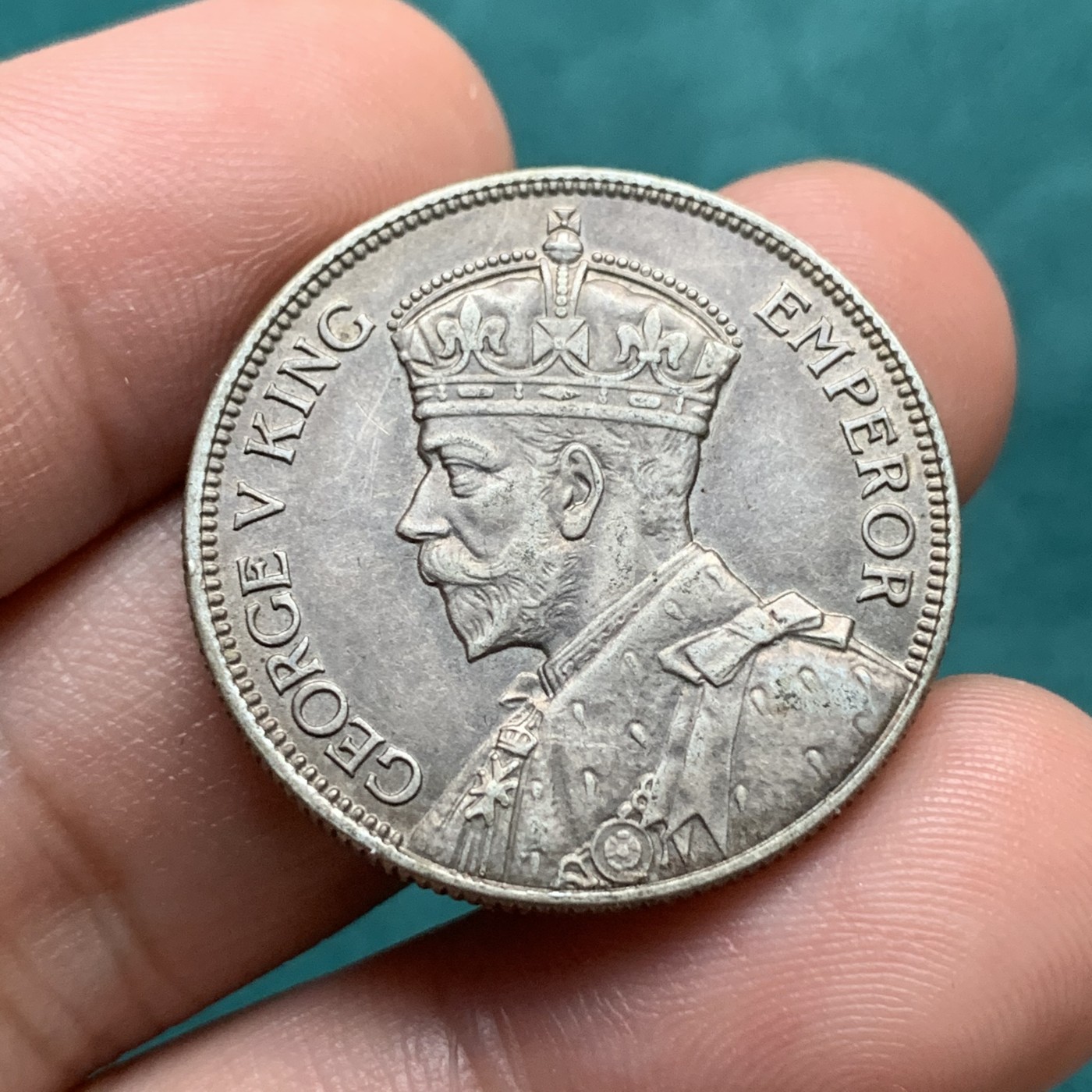 《竞宝斋》第192场-周日，周一 2场 (全场包邮) 英属斐济1934年弗罗林银币 特殊头像 稀少品种 稀少年份 细节清晰 包浆深沉