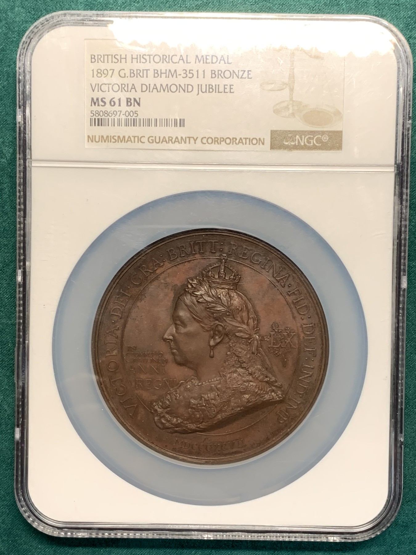 《竞宝斋》第192场-周日，周一 2场 (全场包邮) NGC-MS61 英国1897年维多利亚女王登基60周年纪念大铜章（直径75mm) 加厚大盒装 极少见品种