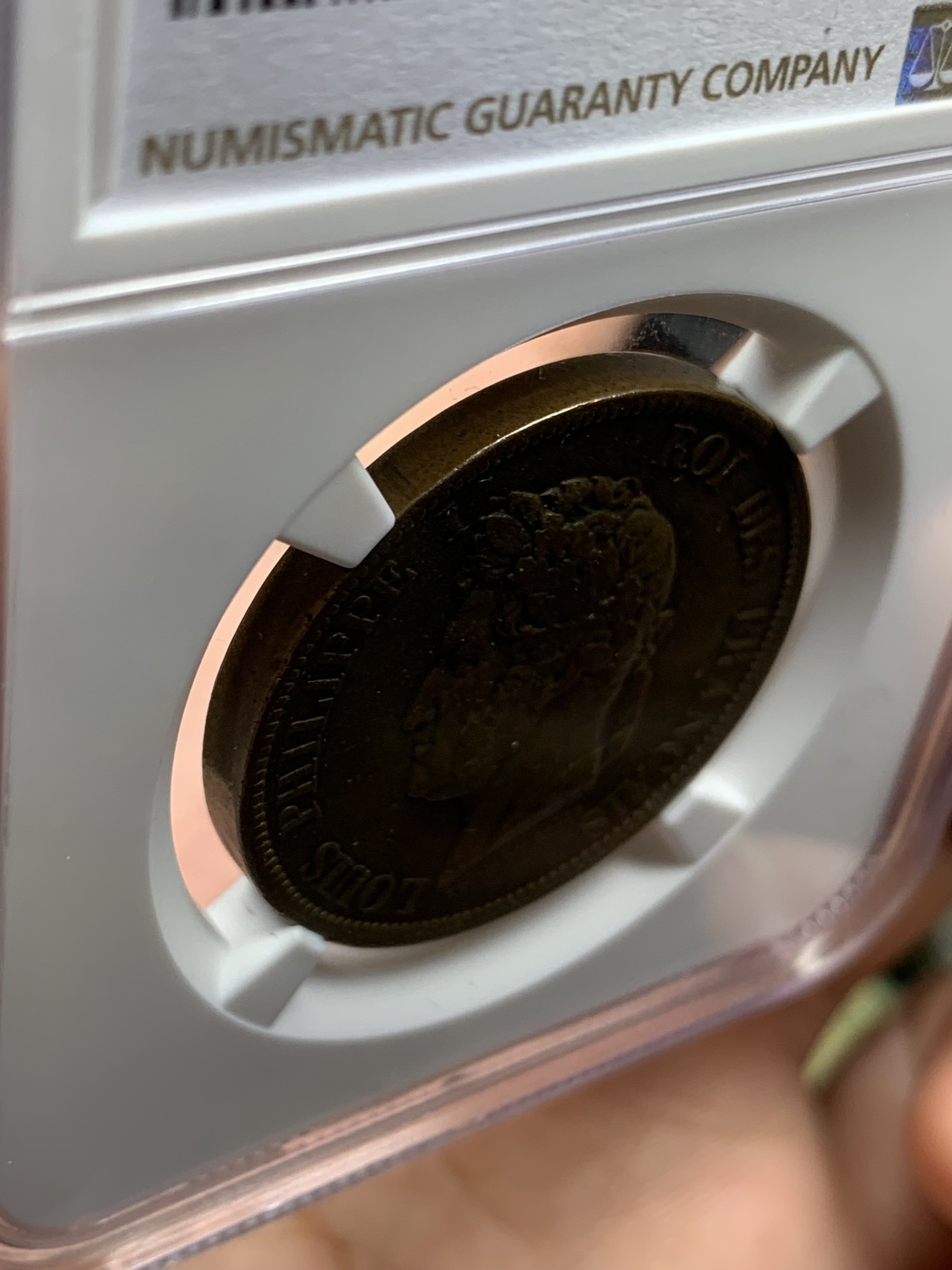 《竞宝斋》第192场-周日，周一 2场 (全场包邮) NGC-AU55BN 1839年法属殖民地菲利普10分大铜币，非常厚重，手感极佳。稀见菲利普头像大铜，殖民地流通，仅发行4年，此为首年份。 (可拍侧边图)