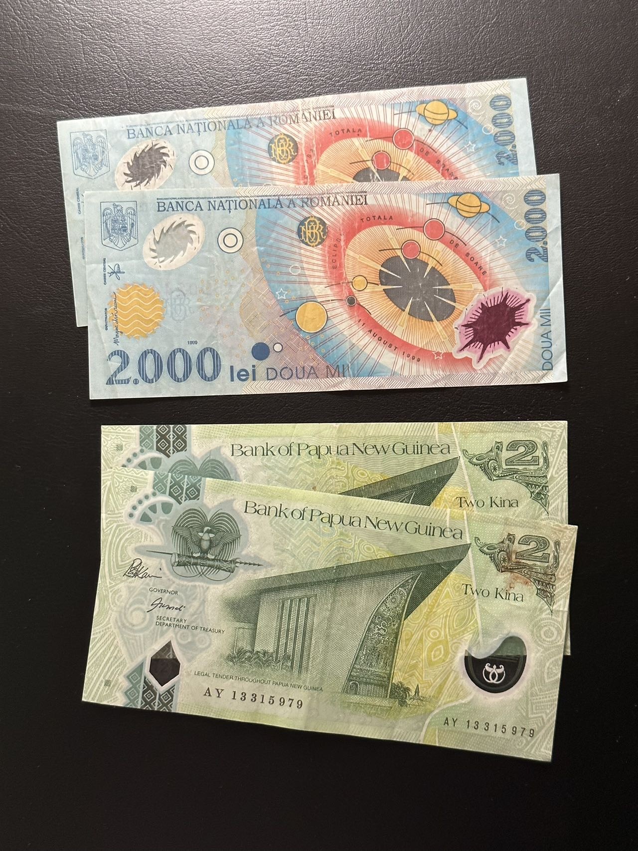 八月最后一场，第十五期大拍 （S1）一组4张，新几内亚和罗马尼亚，均为塑料钞，其中罗马尼亚为纪念钞